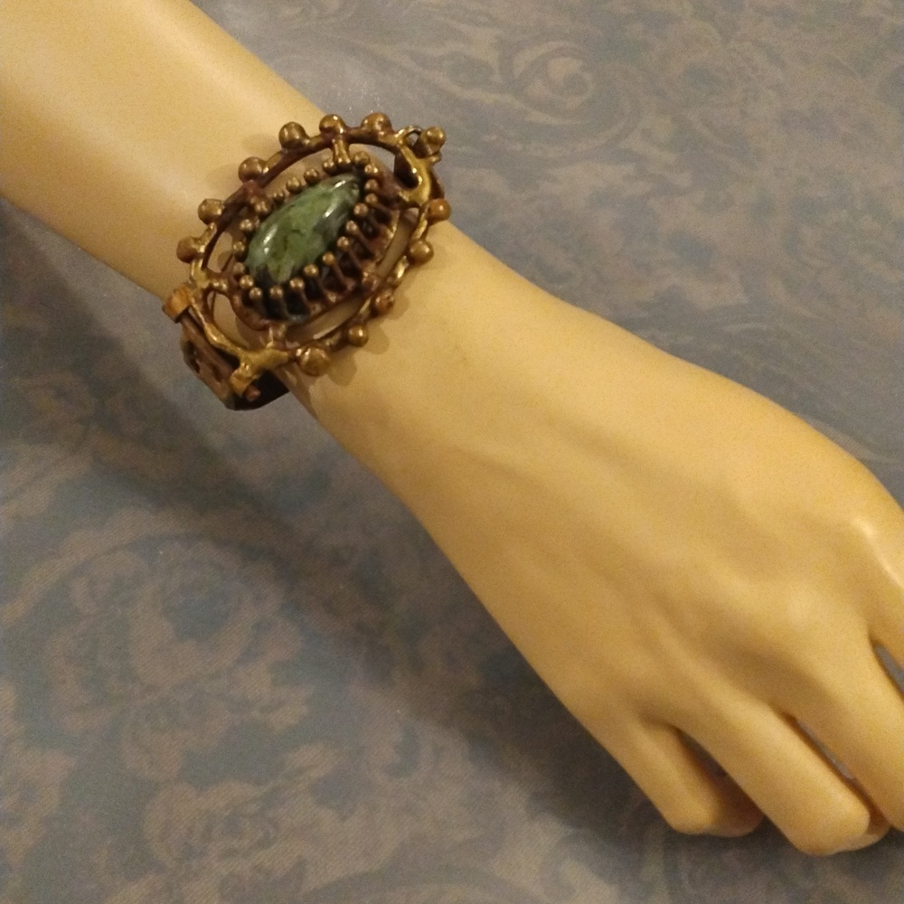 Vintage PAL KEPENYES Bracelet with Green Stones Signed - Picture 3 of 13